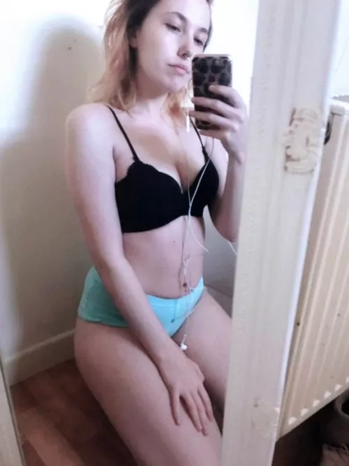 Im bored and wanna have fun anyone interested? by luvyhazely