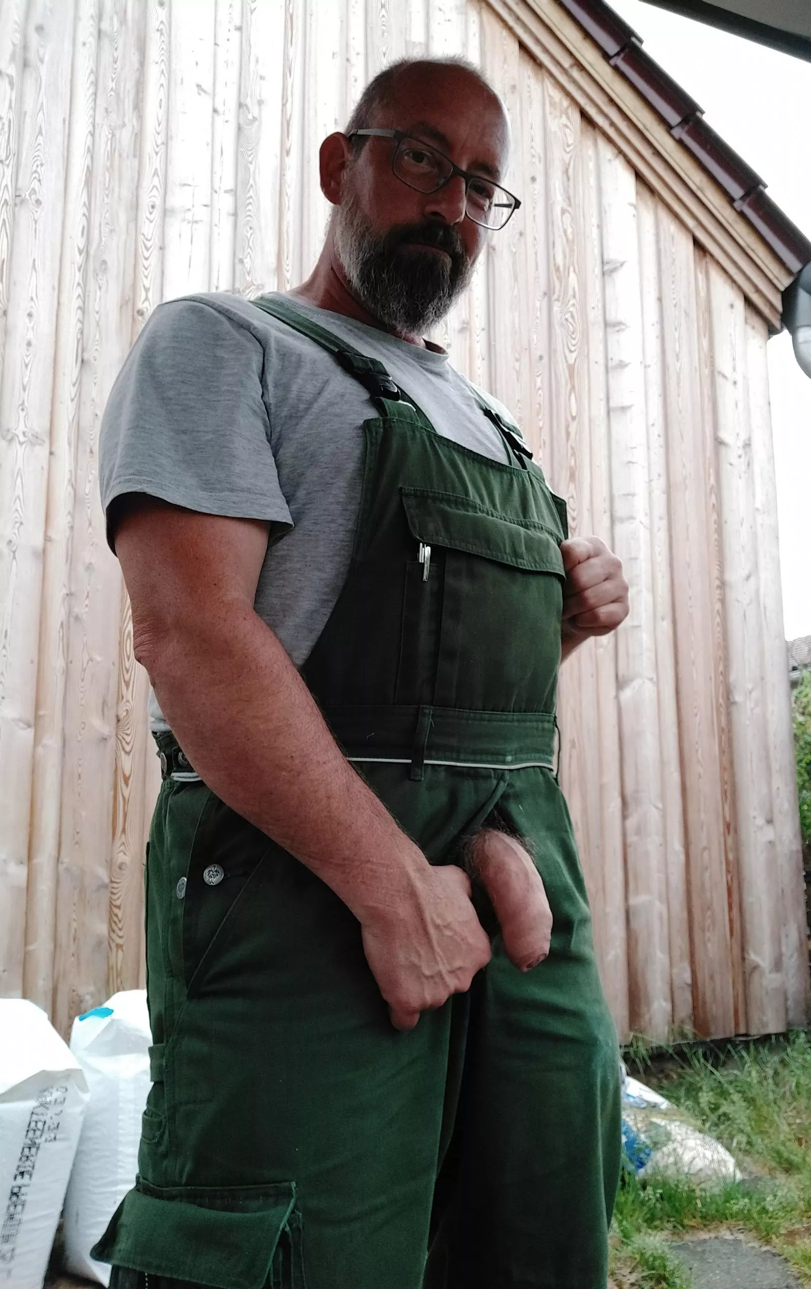 I'm bored, find me in the backyard posted by chodaddy1