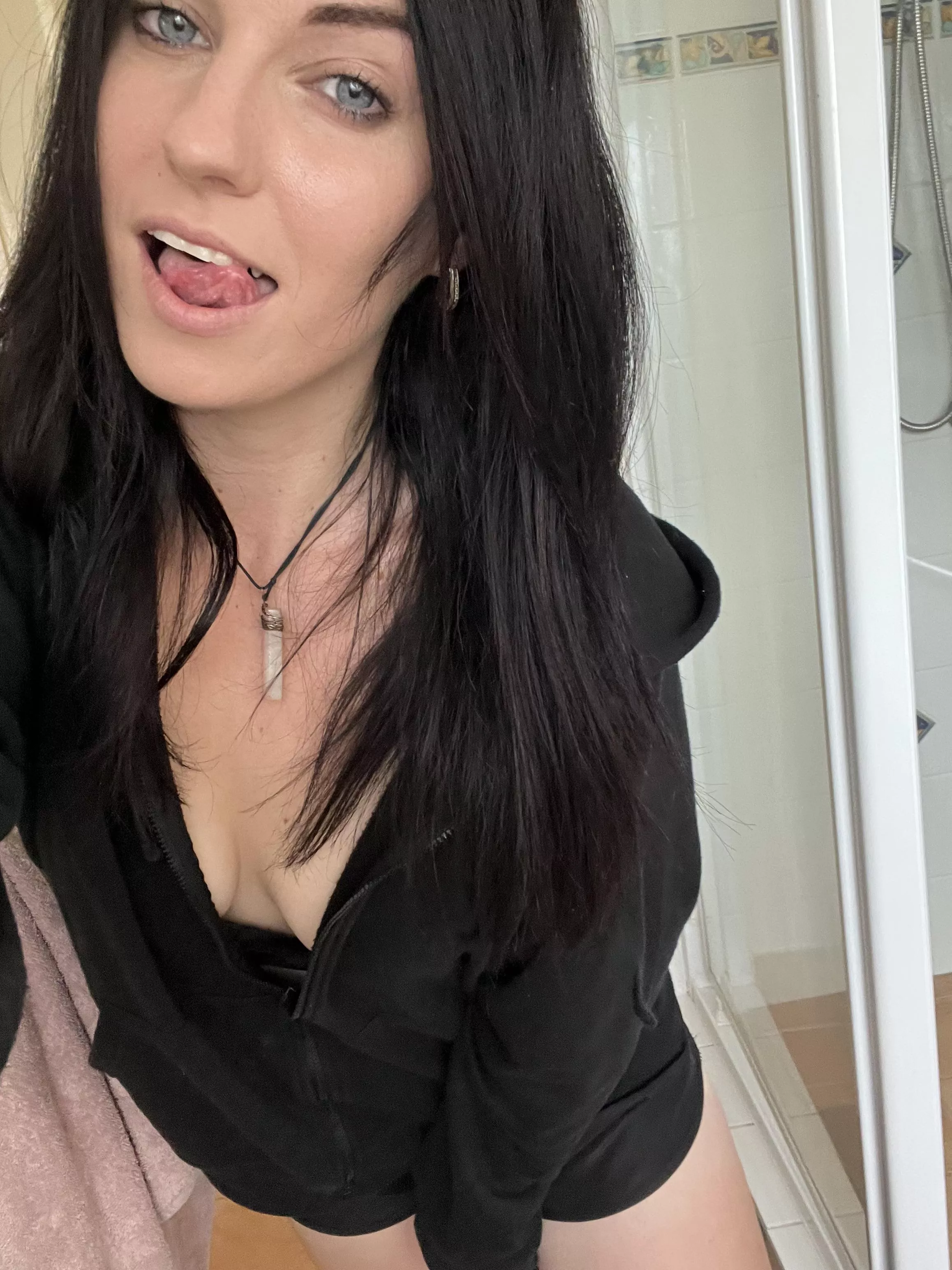 I’m cheeky & naughty 😈 But I can be a good girl for you 🖤 Free trial & sale on sexting 🔥 posted by Ch33ky_charli3