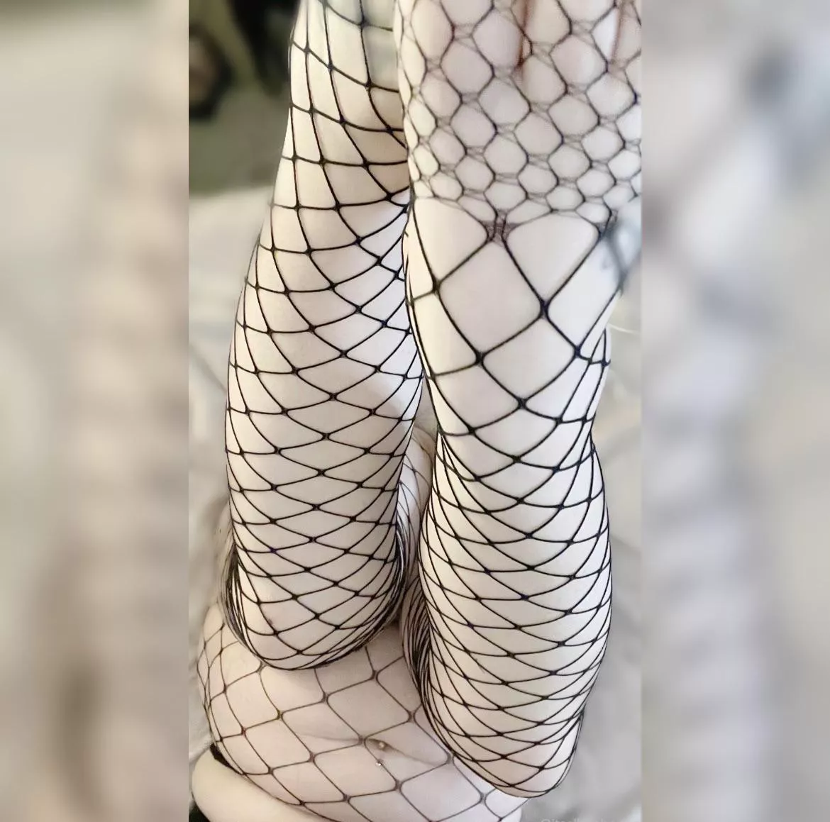 I’m chubby & I love it. 💖 What’s your fave place to hold on to ? 😍 posted by Rosieofficial01