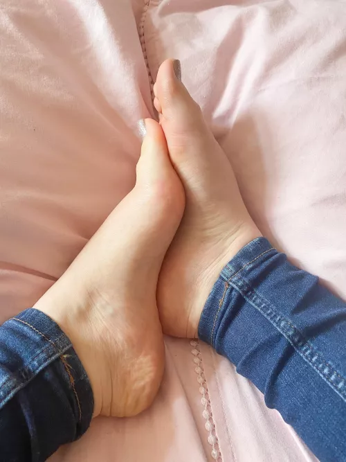 I’m curious to know what your favourite foot pose is? by missysfeet98