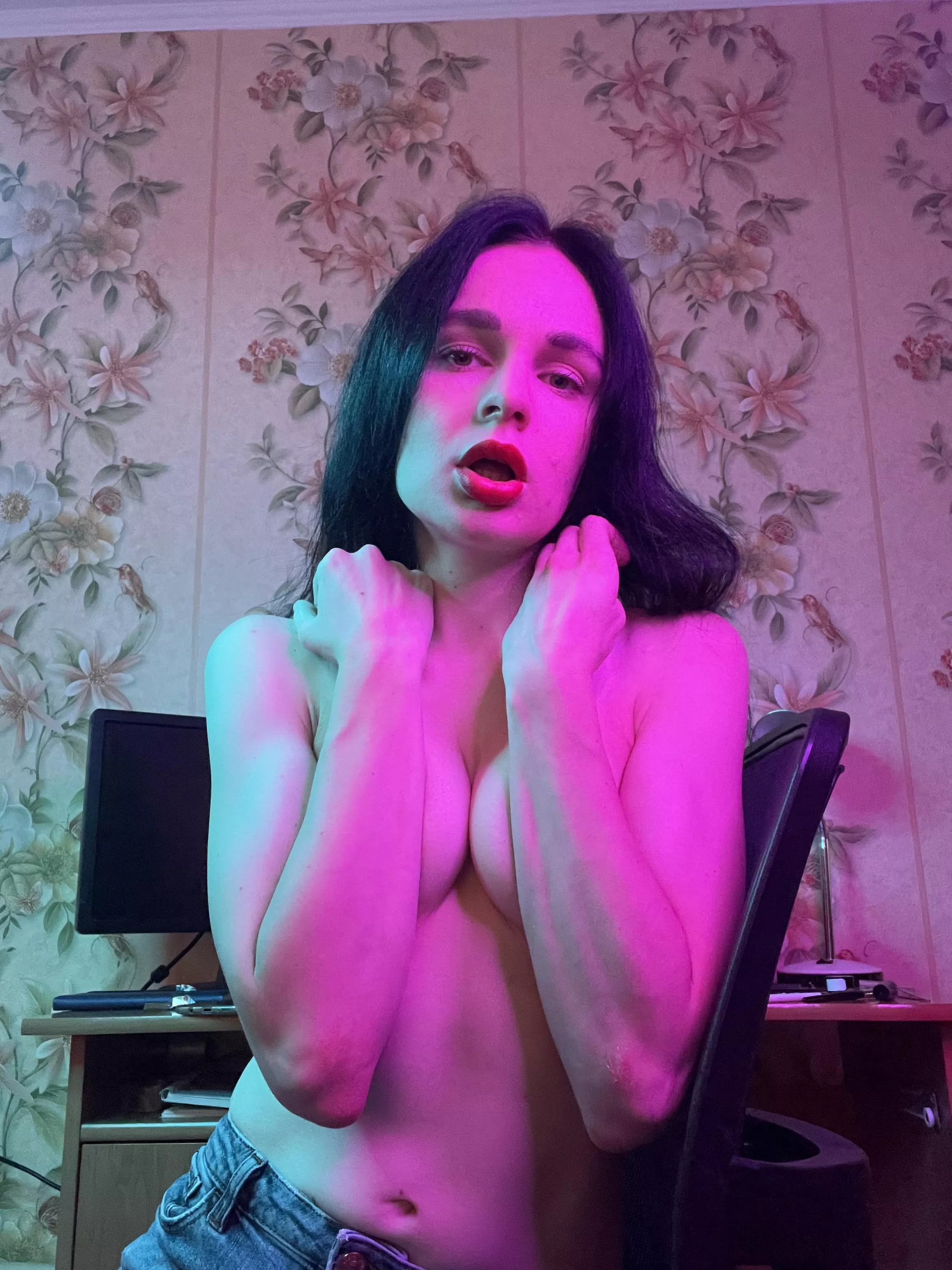 I'm from Ukraine and my name is Nicky😘, I recently created a profile in OF ❤️I will be glad of any subscription❤️ Now I have a 50%🔥 promotion and a welcome hot video🍆💦! I'm waiting for you, link in the comments😍 posted by nicky_rich_