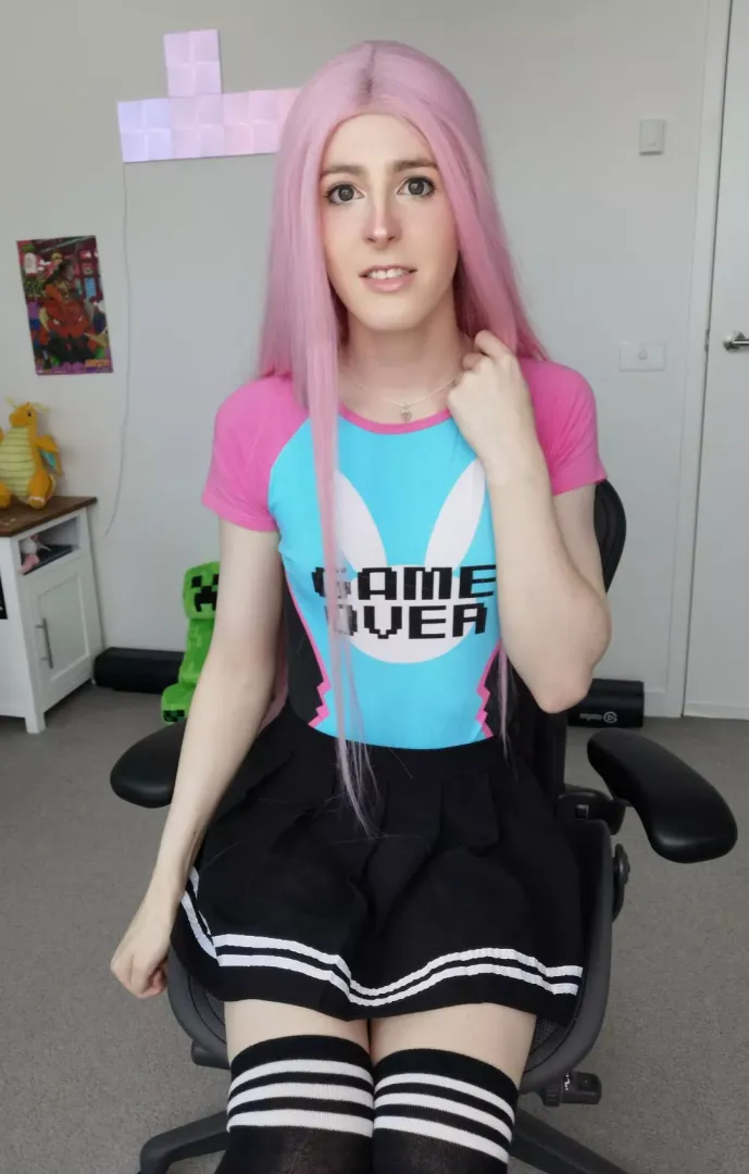 im gay and hungry for dino nuggets posted by lilhyperpotion