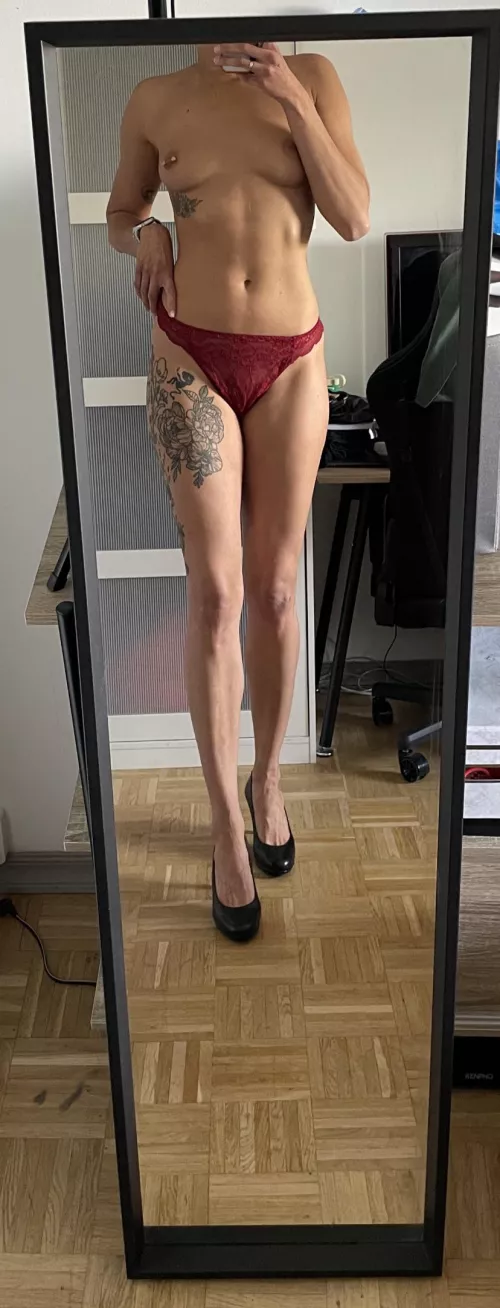 I’m getting used to not [f]itting in the mirrors by LilFragile