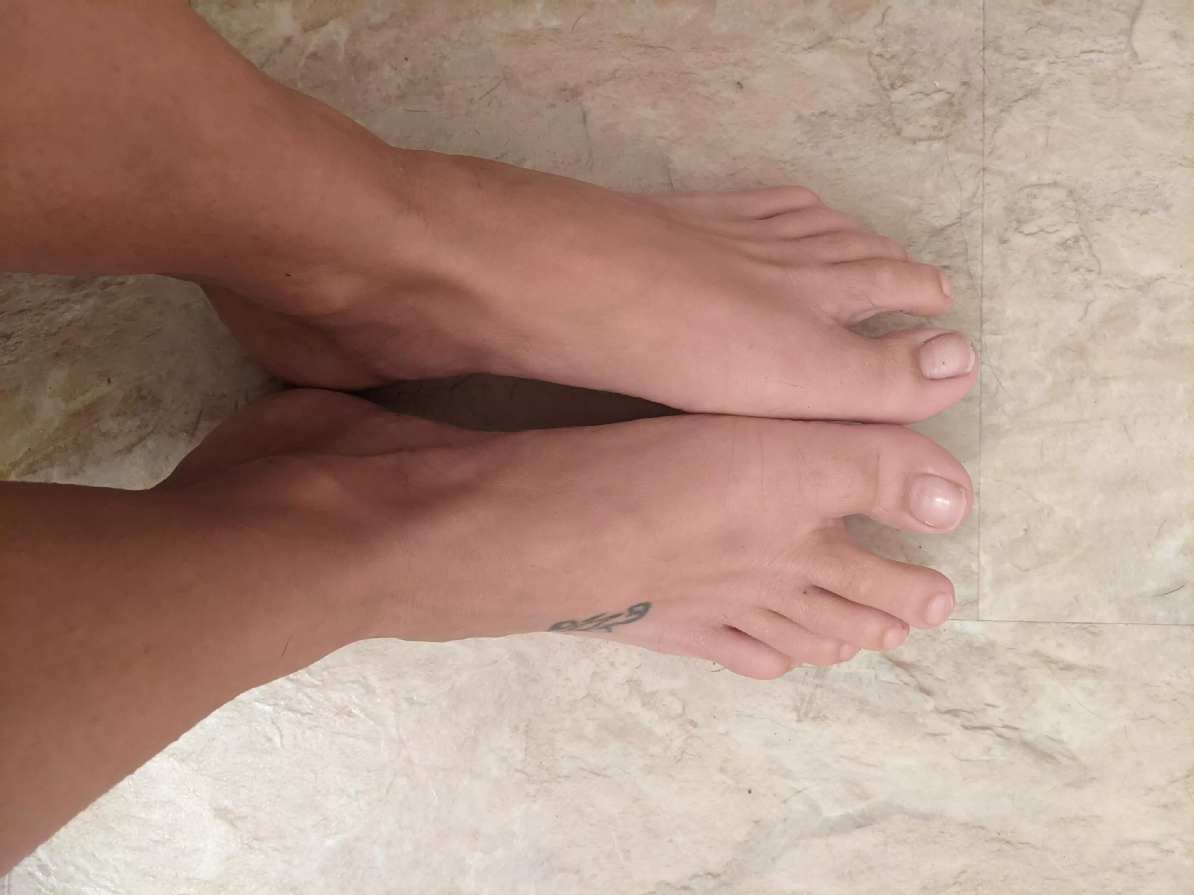 I'm going for a pedicure, should I do a live??? posted by RileyBellexo