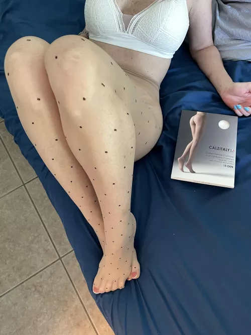 I’m going to go live on my instagram around 2pm eastern time today. #pantyhose #nylons #nylonfeet #pantyhosefeet #flightattendant #feet #cutefeet #legs #sexylegs #stockings by Princessinpantyhose