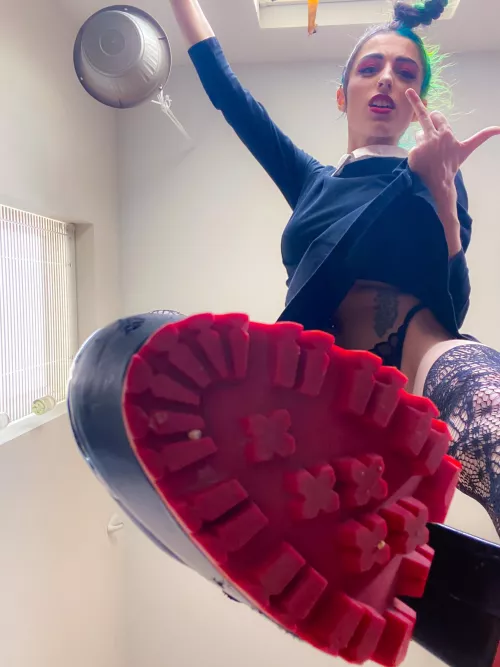 I’m gonna step on you 🥾 by ohheymissfaye