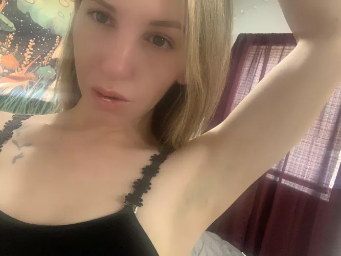 I’m in the mood for my pits to be jizzed on by PantiePrincess300