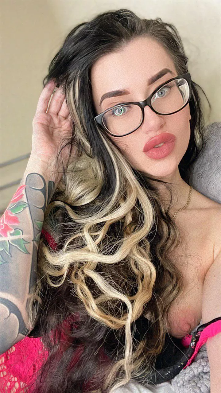 I’m Julia. Fetish friendly, videocall, sexting and more. Join me, free page, link below 👇 posted by Juliadomaina