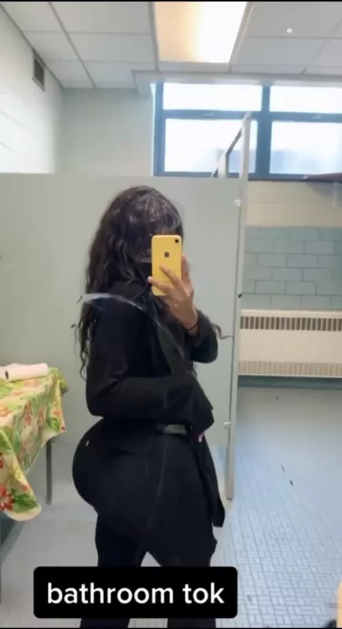 im just a thick ebony teen by Adventurous_Shift_88