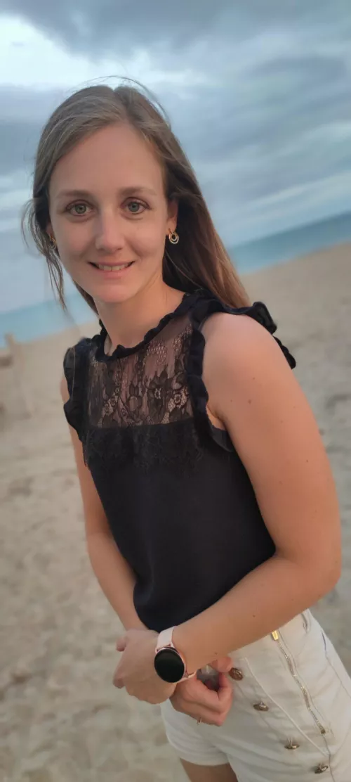 I’m just testing the waters. Is there even anyone here that would want to see my wife? She doesn’t think so.. [image] by SubstantialSea2394