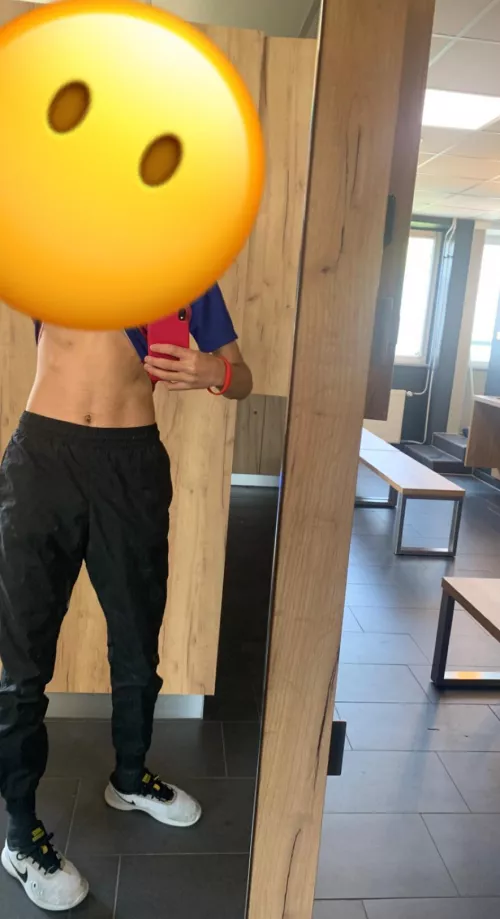 Im looking for a Mistress. Im 19/ and im willing to create a body as you wish and make your life easier by Songoku9604