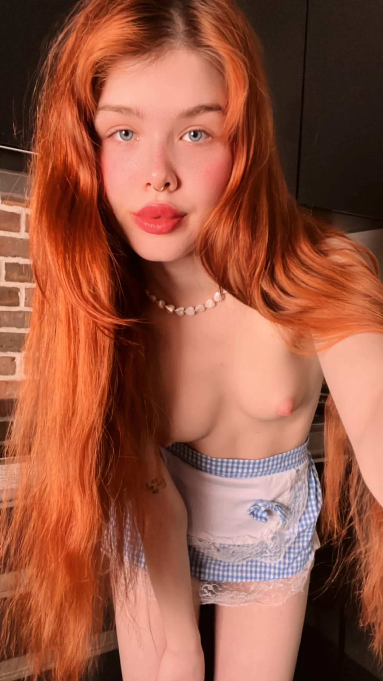 I'm looking for someone to eat me out... posted by amberlley