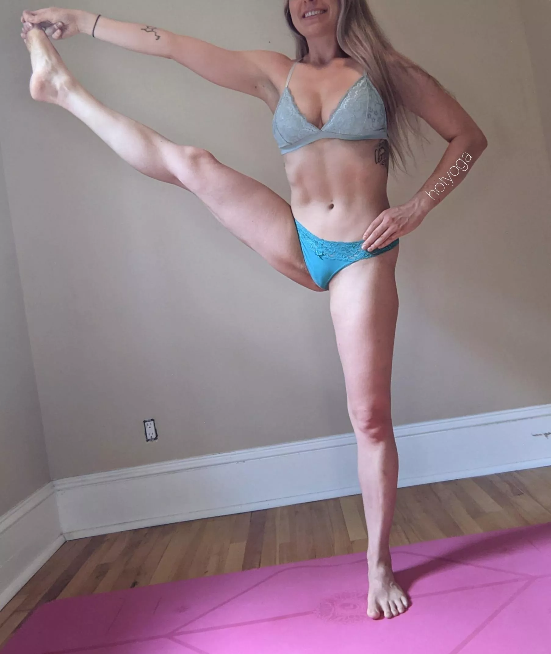 I'm loving watching my abs pop posted by hot_yoga