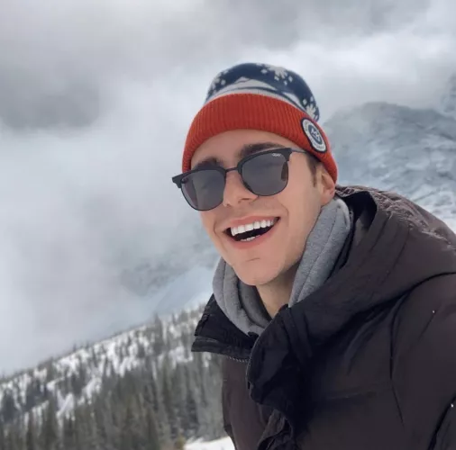 I’m not a big fan of the cold, but damn… Colorado is beautiful. I’d go back in a heartbeat. ⛄️ by ThatSimYouKilled