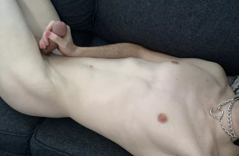 I’m not really sure if I’m a femboy or a twink by distraway