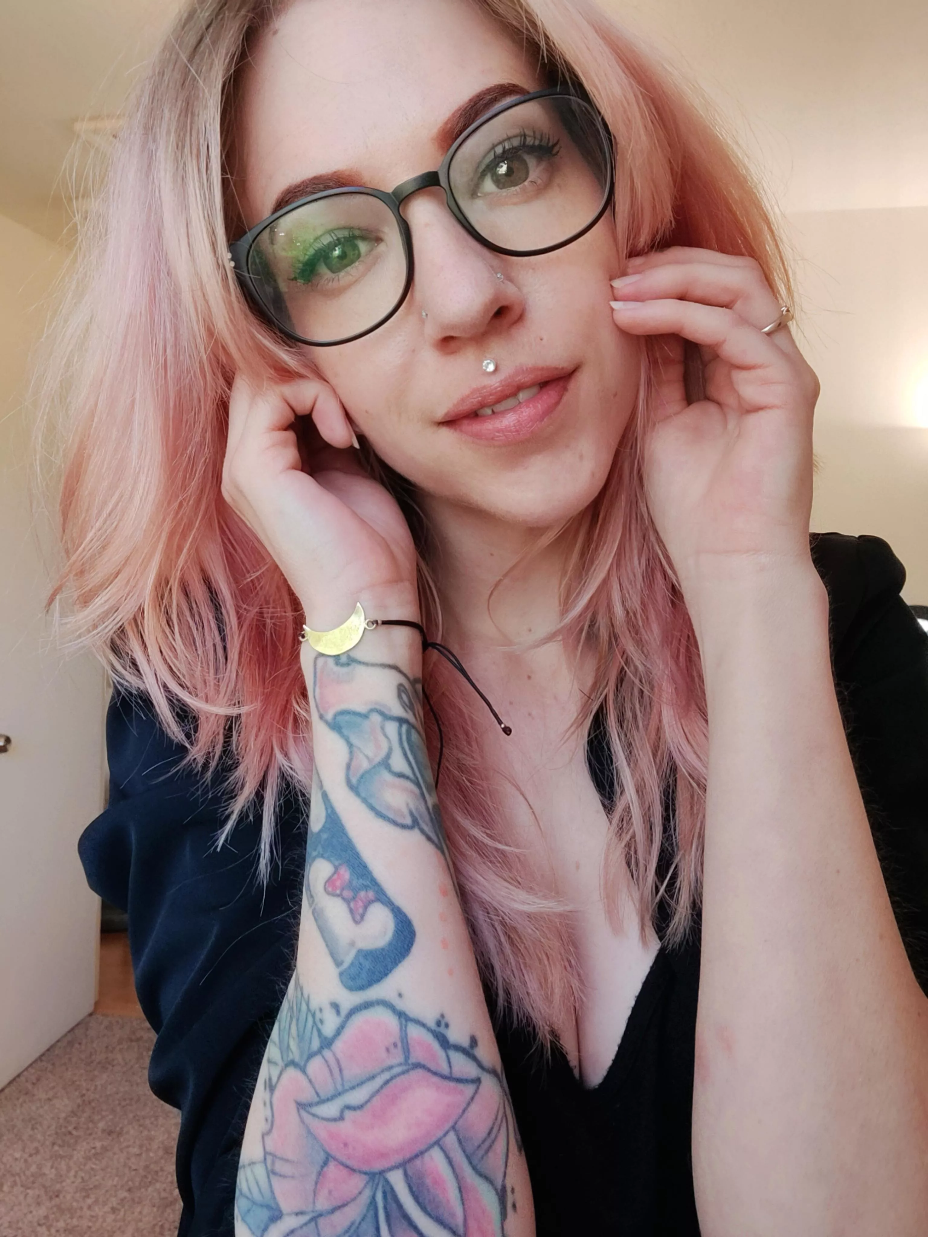 I'm not sure what to do with my hands. posted by cozyandstoney