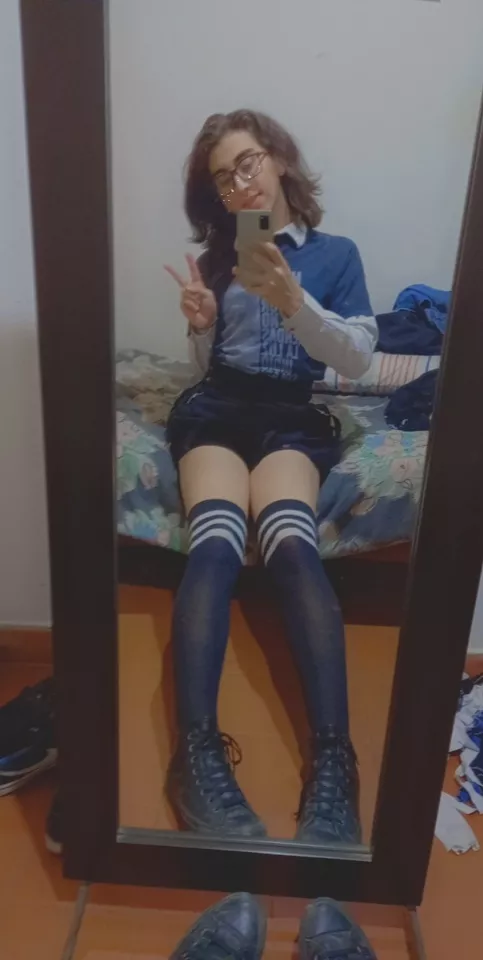 im obsessed with doing a peace sign in my pics posted by the-only-cat