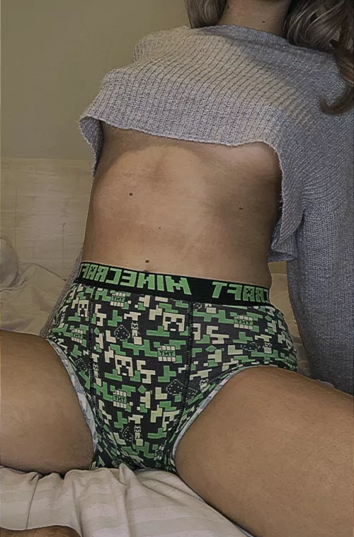 I’m only 5’1, you’ll break me! by Lunamoon_x