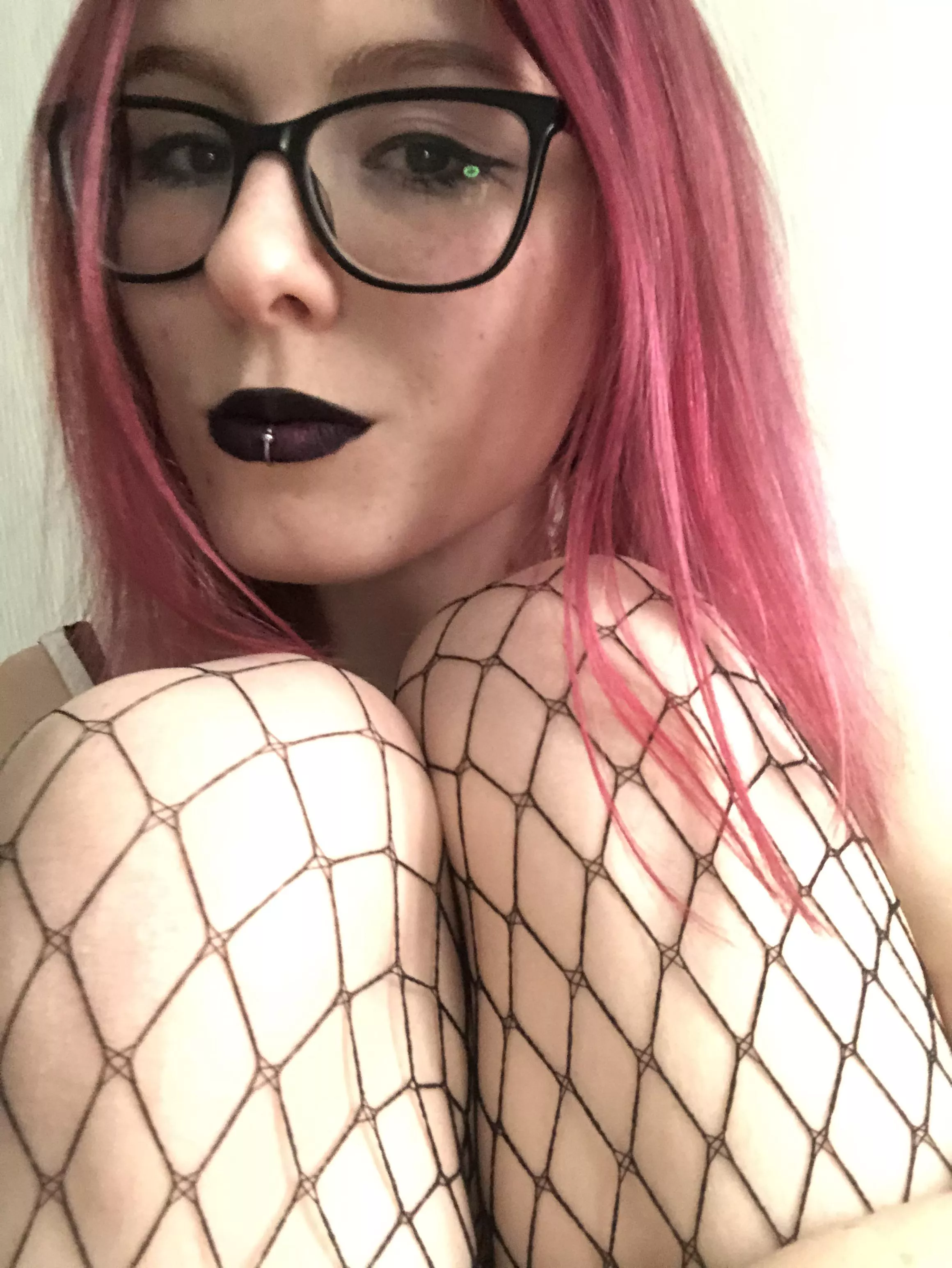 I’m petite shy e-girl , am I your type? 💜 posted by Bonny_strawberry