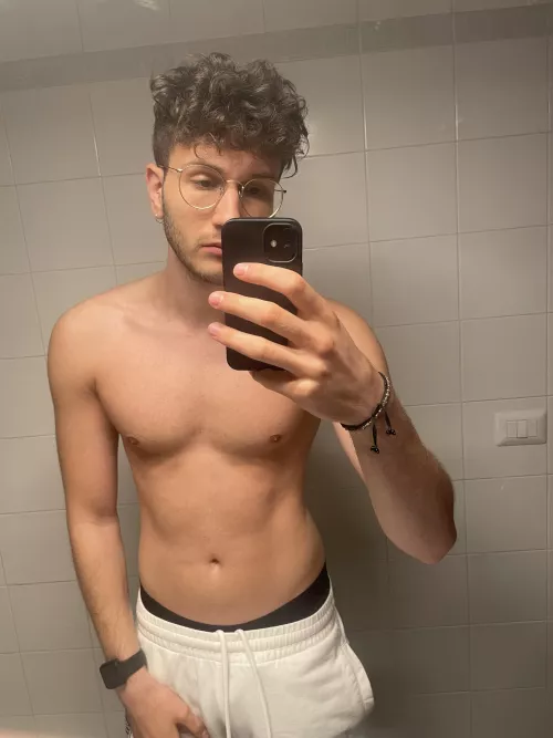 I’m proud to show my physique by riccardh0t