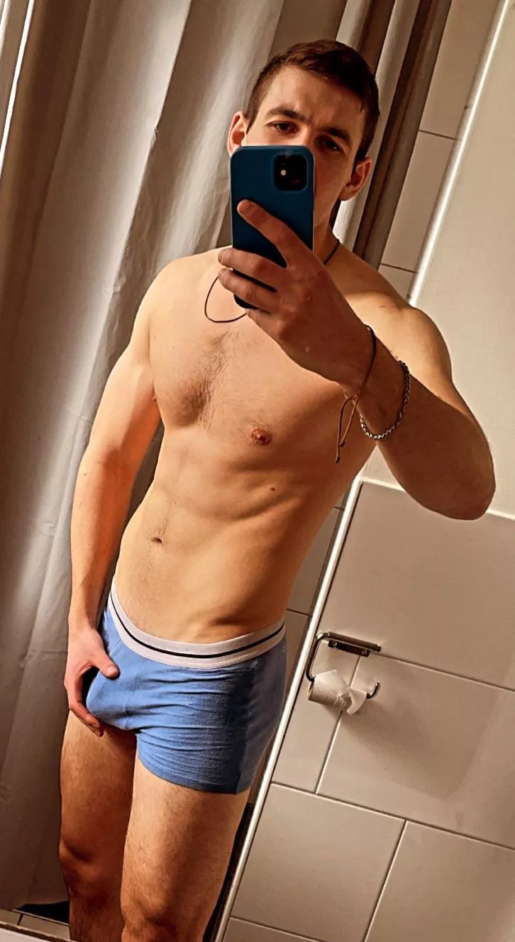 I’m ready to fuck this weekend!! Who’s in? 😋 posted by lio1919