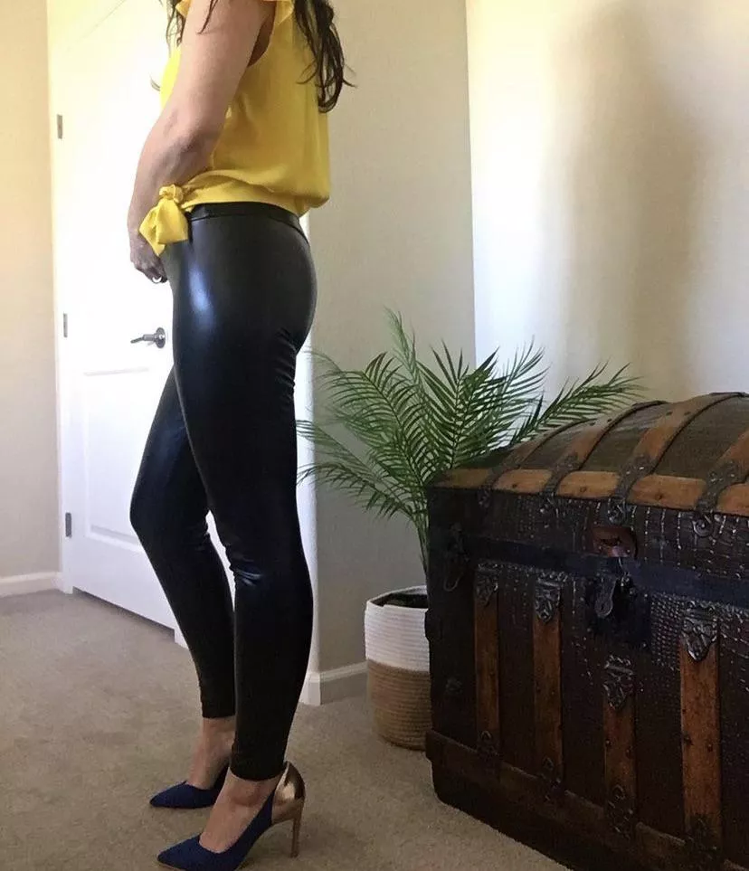 I’m ready to get out with my heels 👠 posted by Mistressmaryalex66