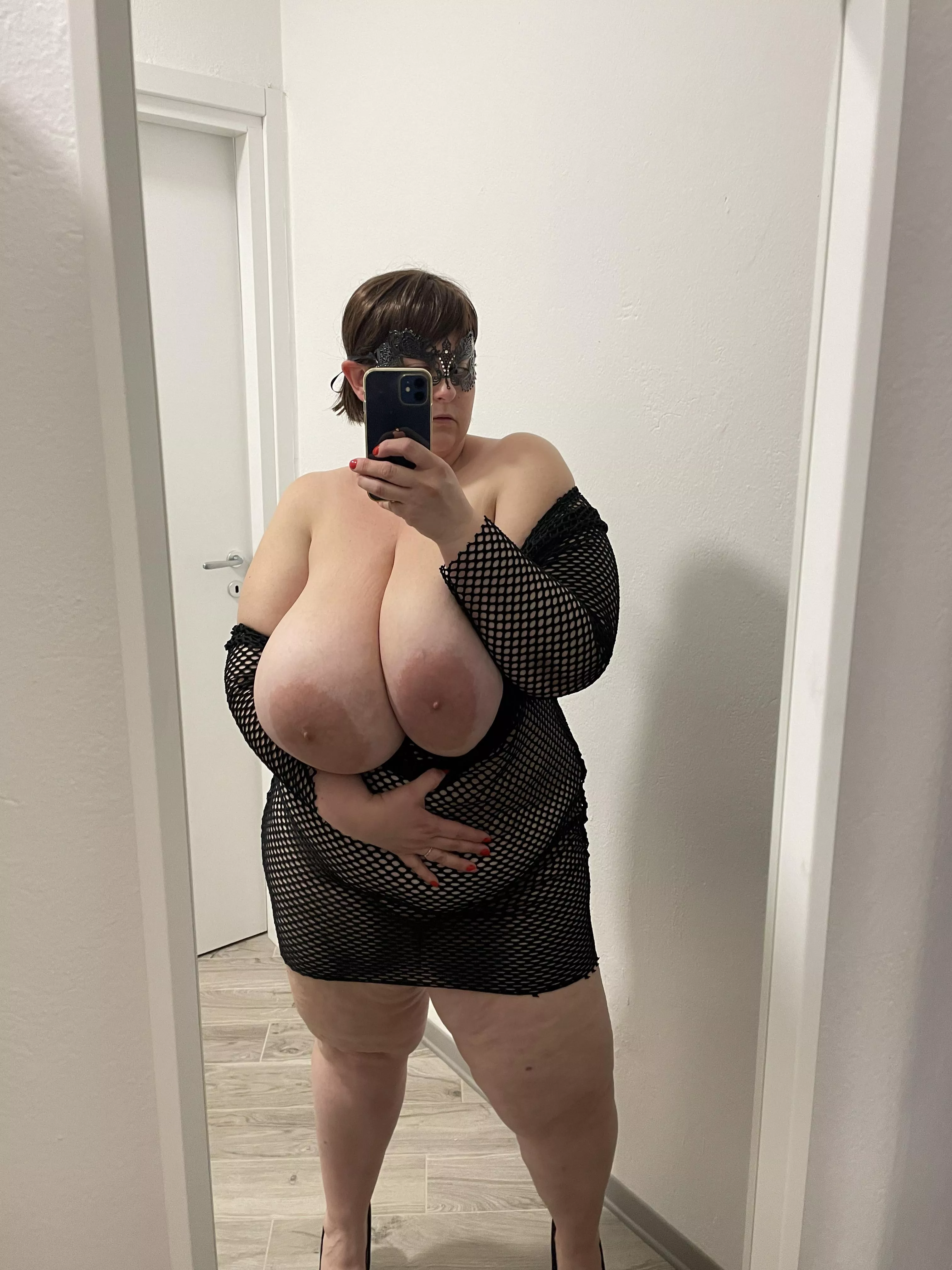 I'm ready to leave the house ... can someone accompany me… posted by sensualpoppy