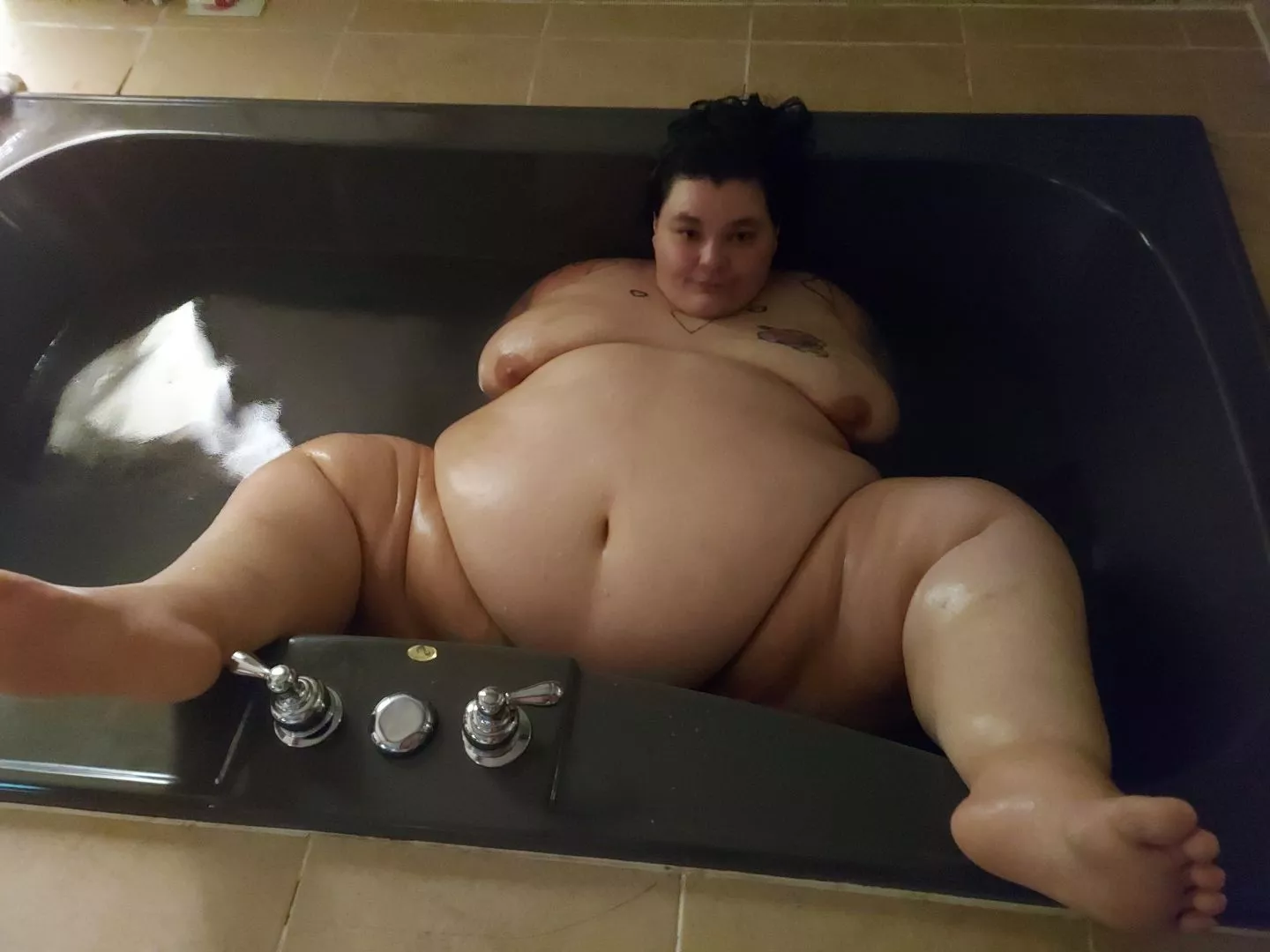 I'm round and lovable posted by ssbbwpiggy1