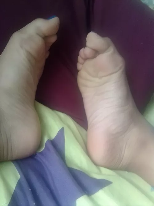 I'm shy when I'm about to show my soles, give me a good compliment by LittleWish4u