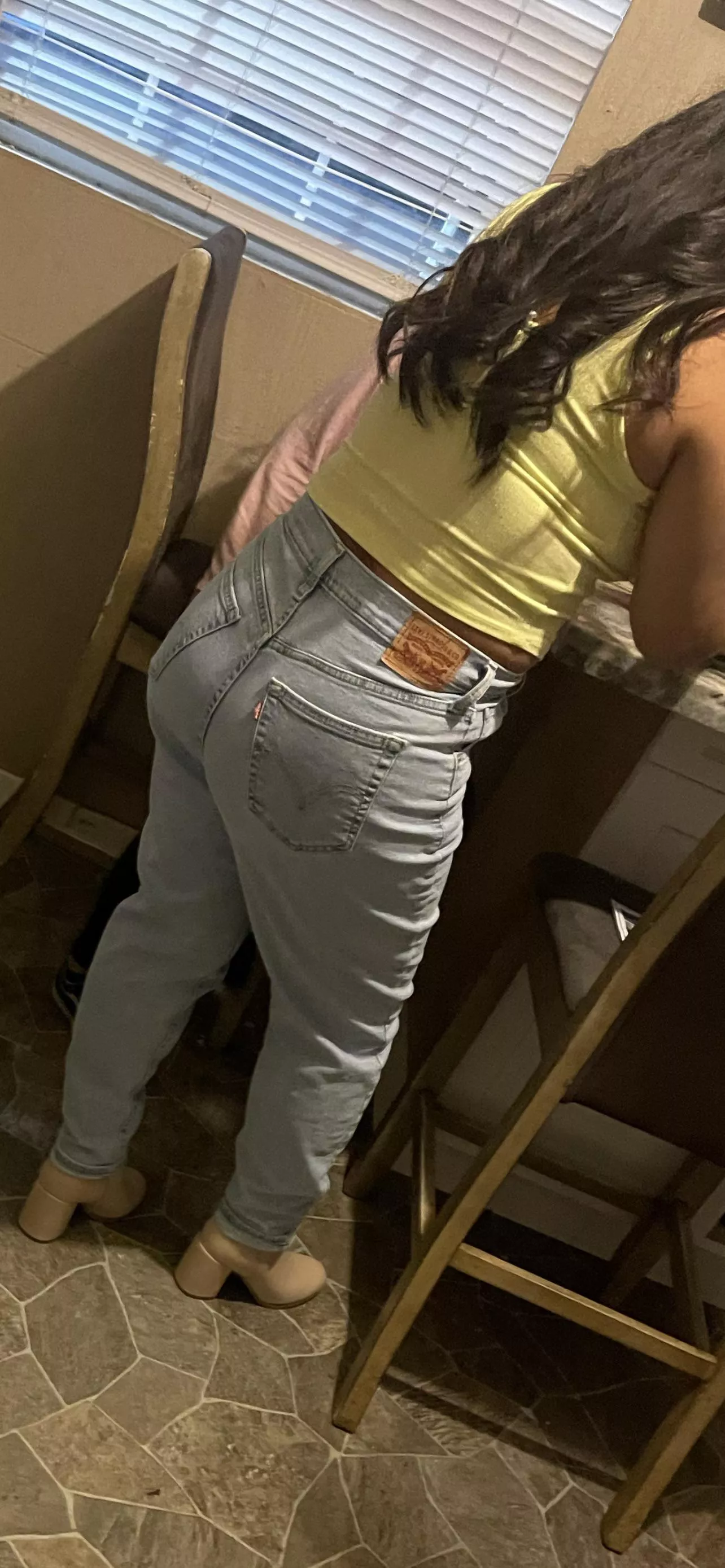 I’m small with a nice booty ! I need a photographer instead of my sis posted by Any-Baseball6884