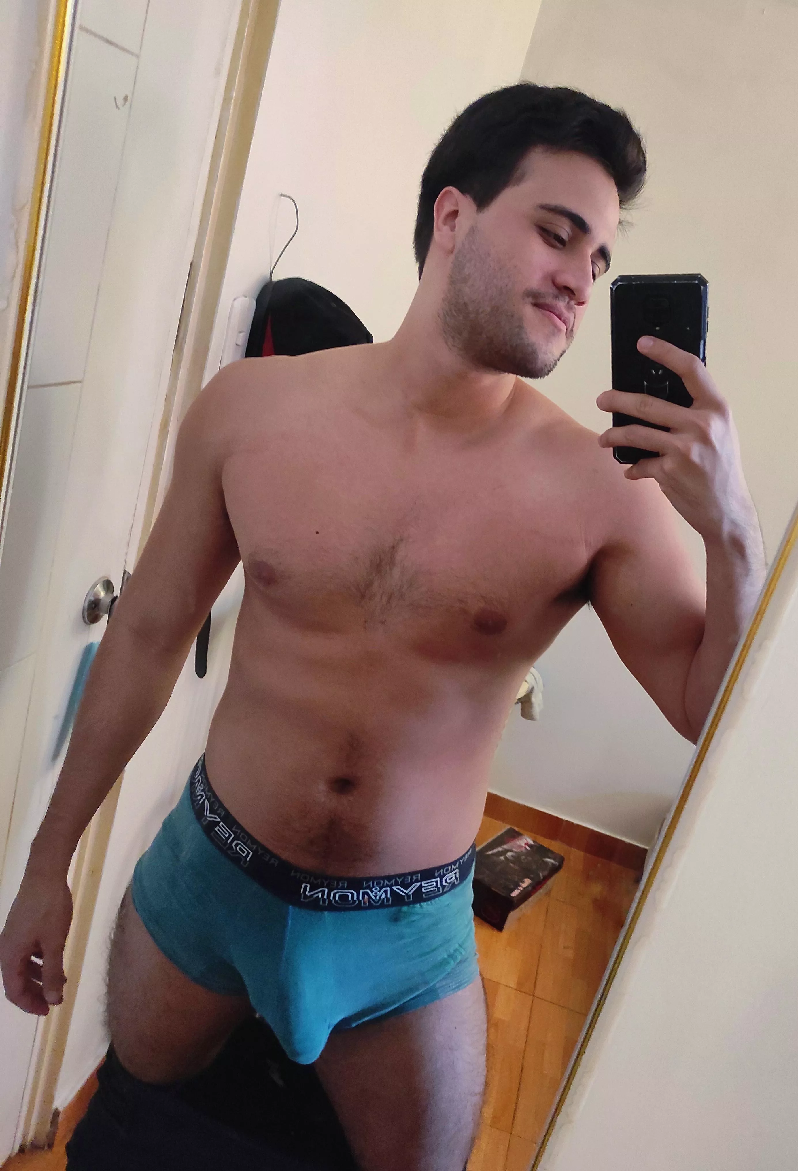 im so hot 🥵 posted by badboy_walter