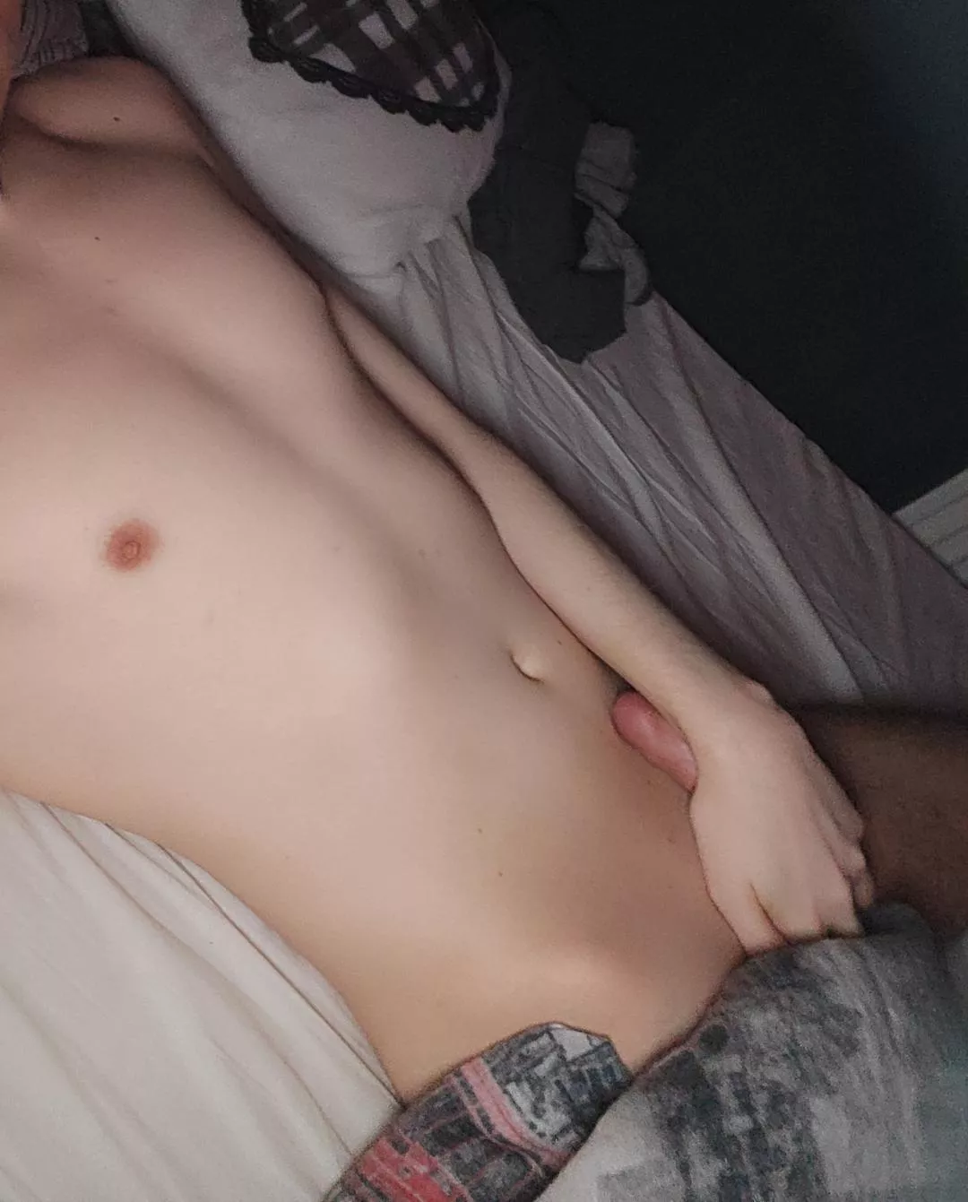 I'm so lonely in bed 😭 wanna join me? posted by twinkytwink2002