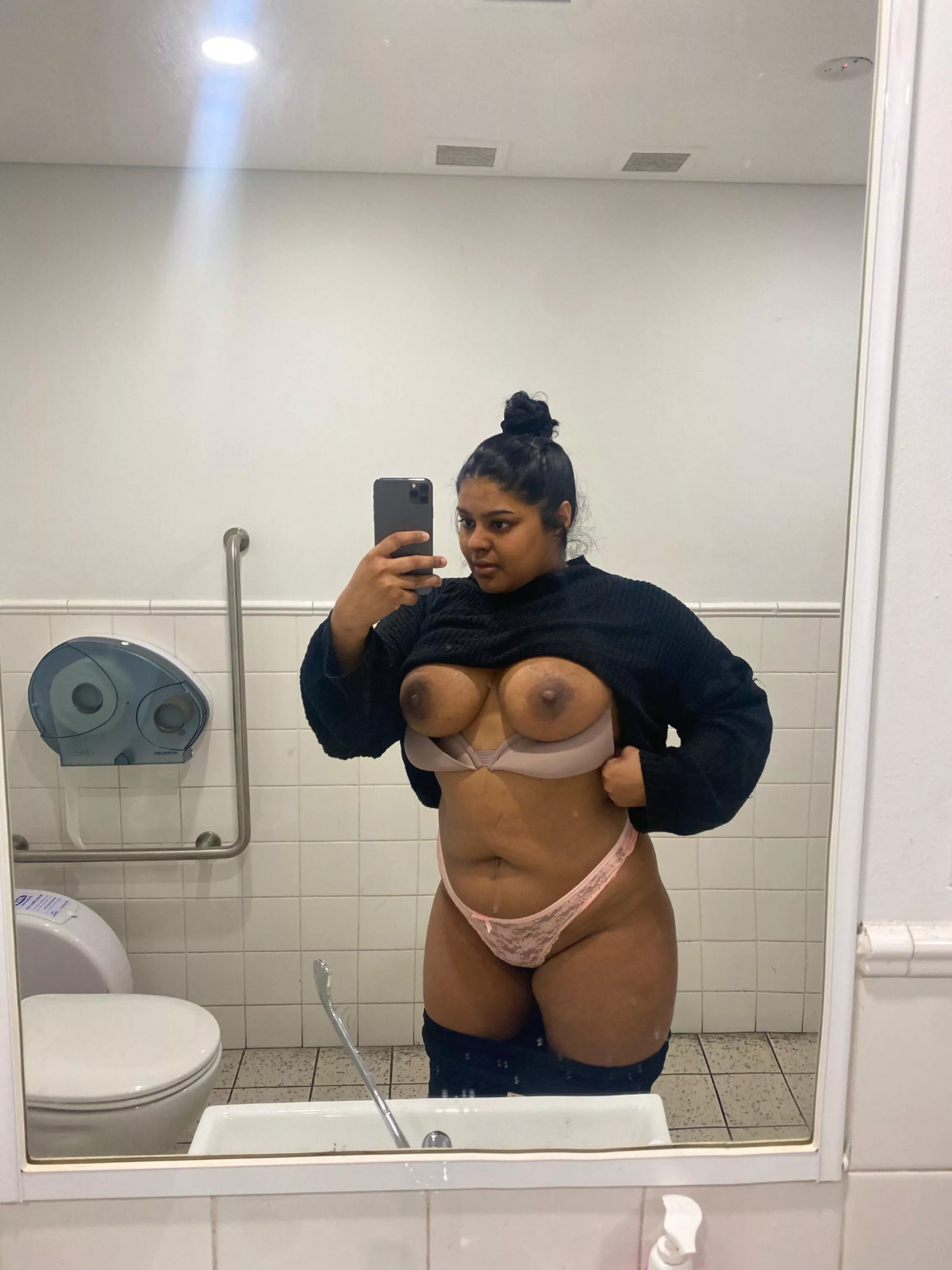 I’m So lucky that I wasn’t caught in this public bathroom ☠️ 😱[F] posted by Agitated_Marzipan_24