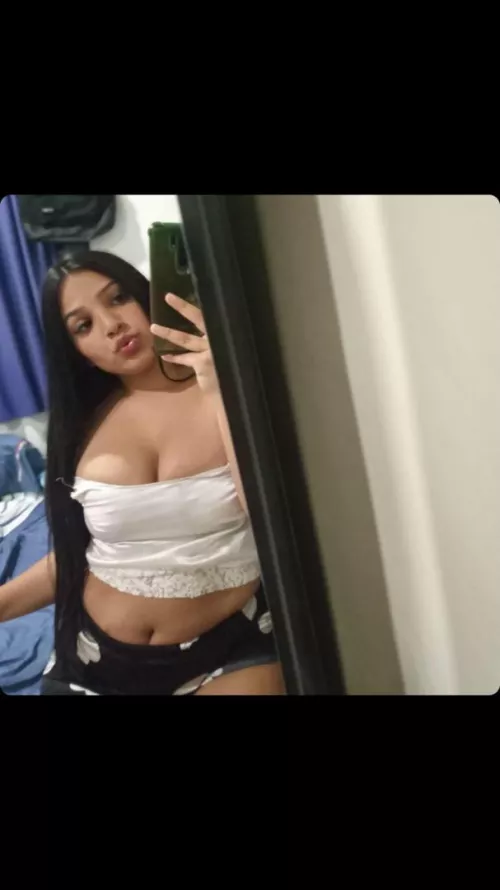 I'm still looking for my illusion of being bigger, would you help me? I'm looking for a feeder 🙁💖 by feedikytty_