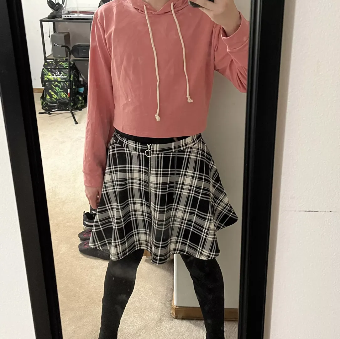 I’m still questioning if this outfit works or not(this is my first outfit btw) posted by Robot-muffin1