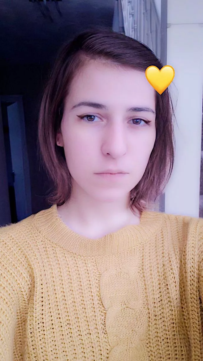 I’m straight but I just can’t say no to men while dolled up 💛 posted by Vivivi02