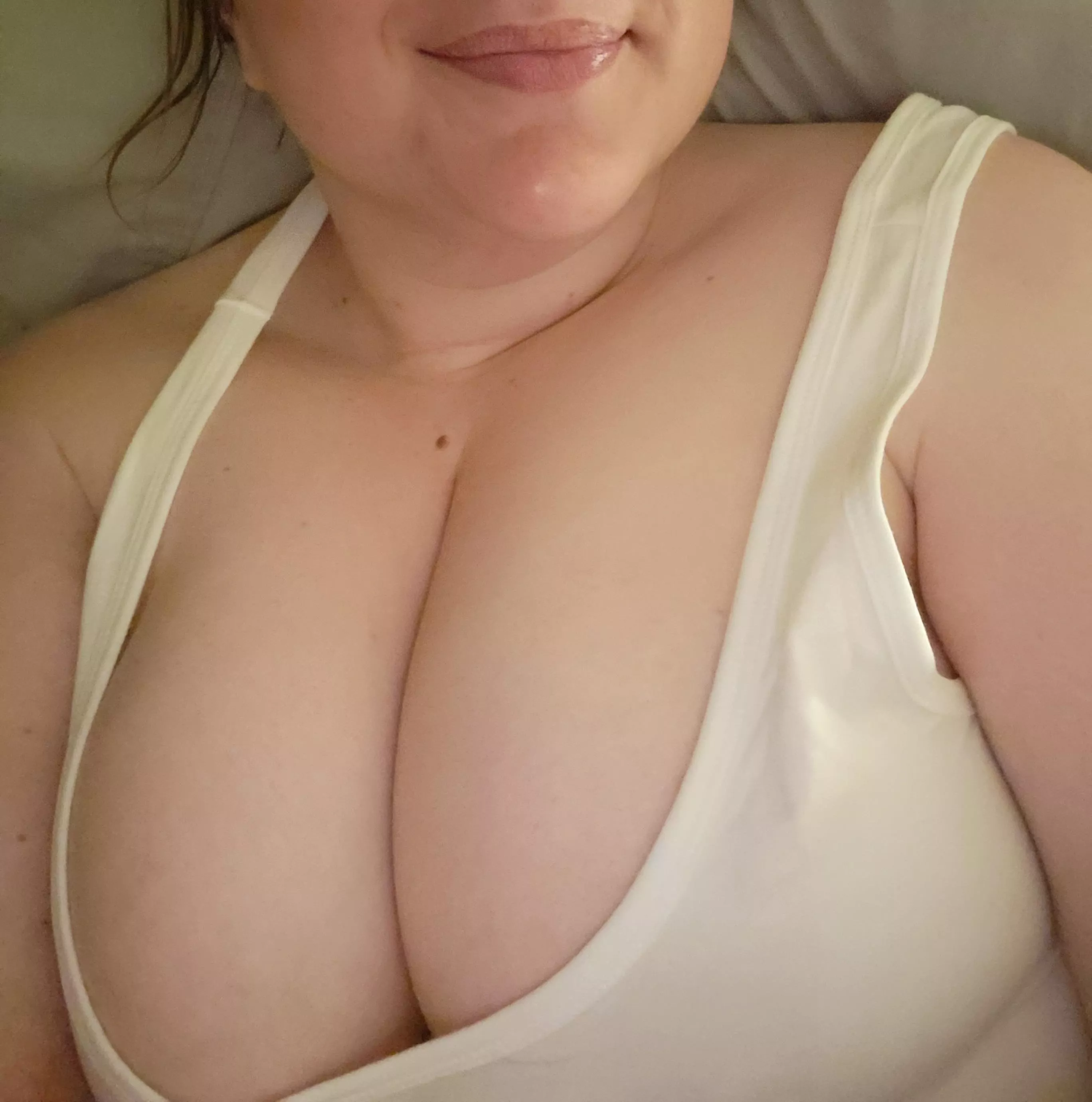 I'm sure you could think of some ways to make me moan...horny on a Sunday afternoon 🥵🥵 posted by lovelyelsie