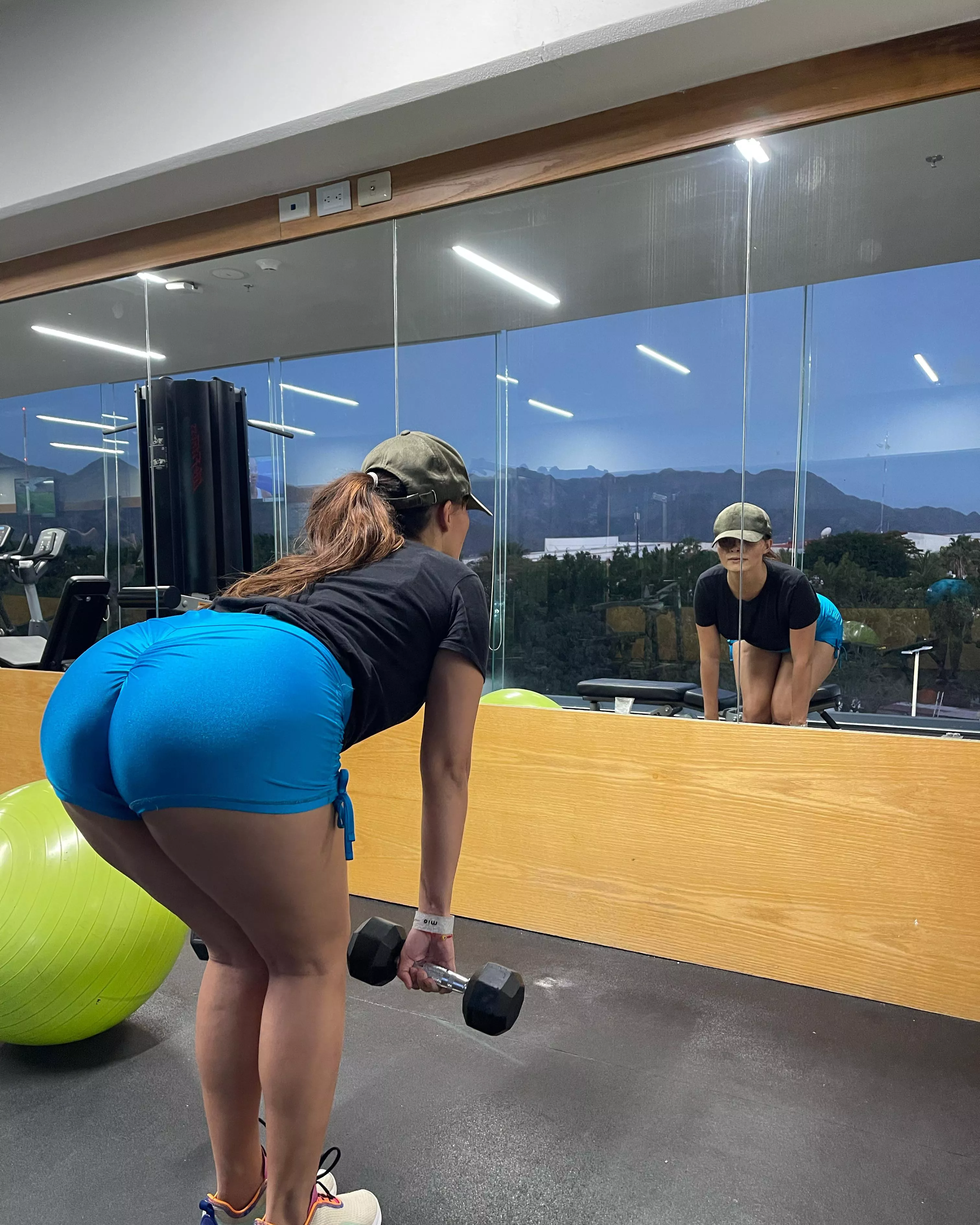 I’m that student who wears yoga pants all day and who all the teachers love posted by Chikabum