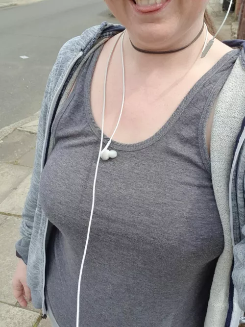 I'm trying to bring vests back... But it's still a bit too cold...Warm me up! ;) by Ava_nixxy