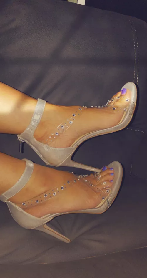 I’m waiting for you…… by UnicornDust808