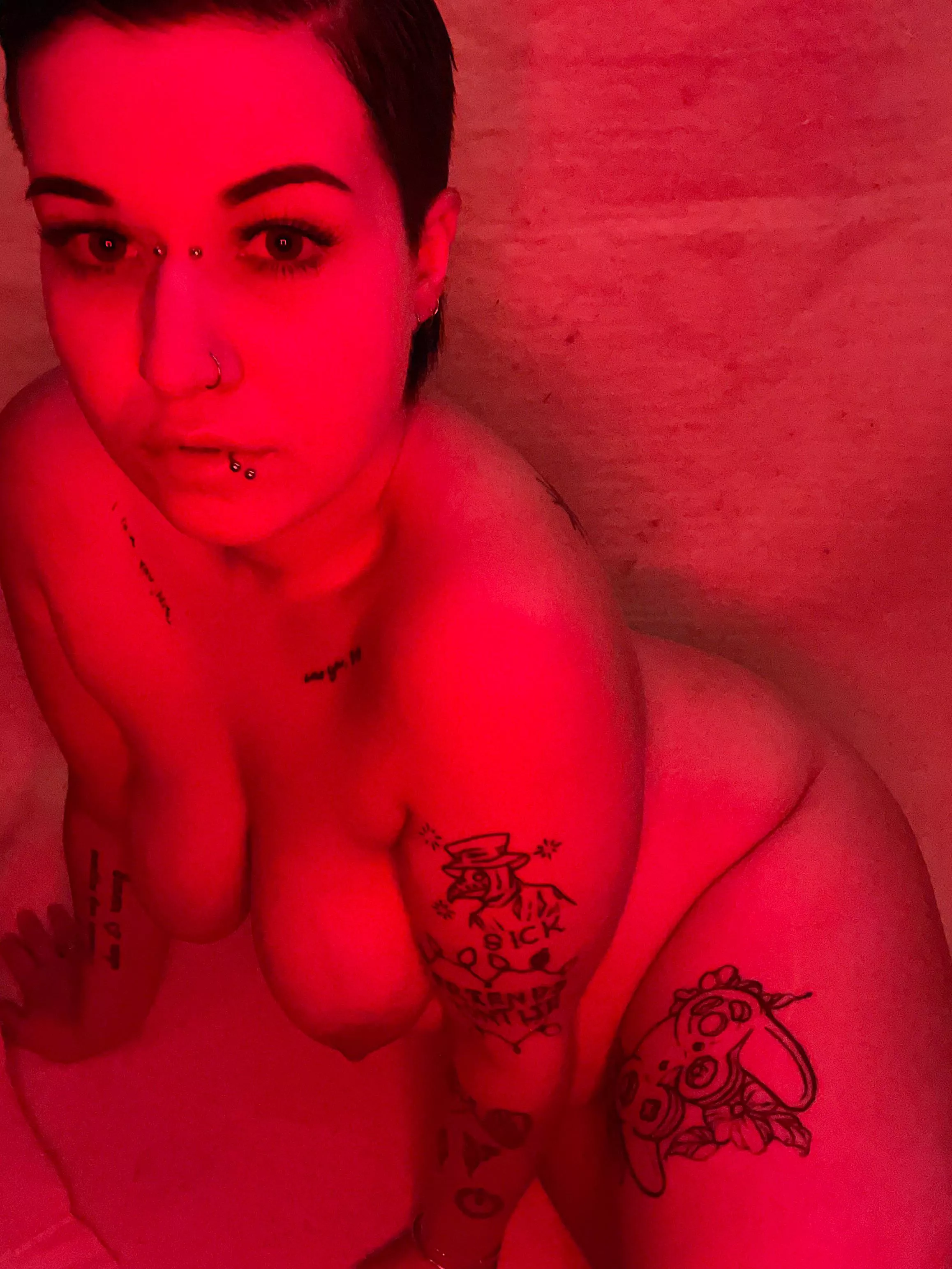 I’m waiting on my night time cock. 😴 posted by xrijixrosex