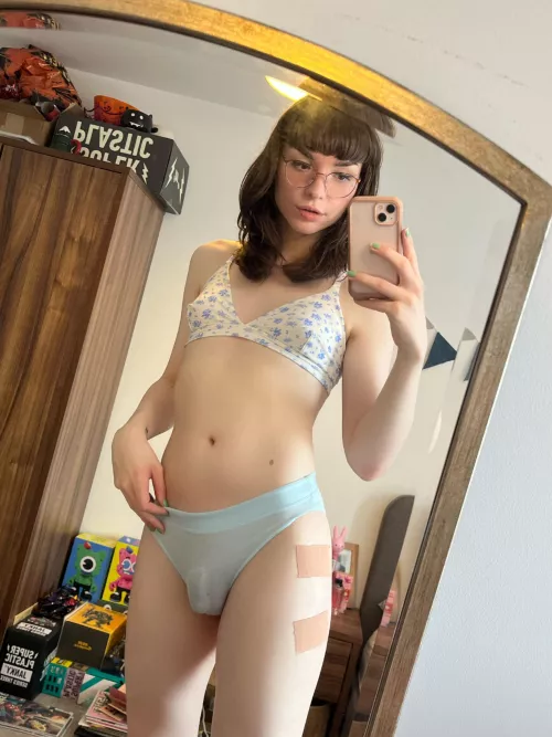 I’m your girlfriend now, ok? 😌💖 by icky_peach