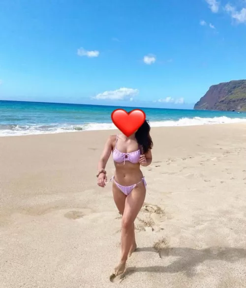 [image] hey everyone 50upvotes and I’ll do a face reveal of my wife ! Comment what you think ! Or message me ! Like the original post!! At 20/50! by lovleyshit