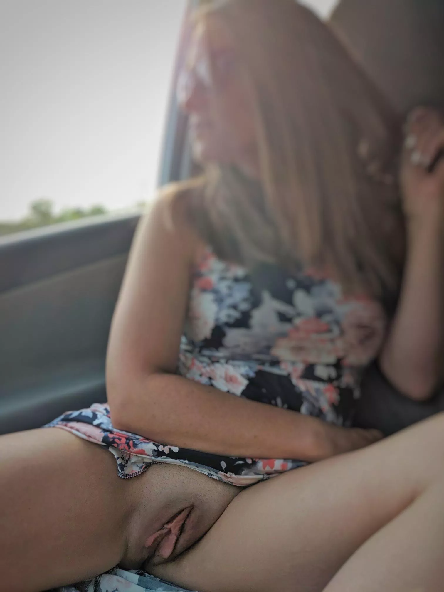 [image] Some no-panty car play 😉 posted by lips4days1