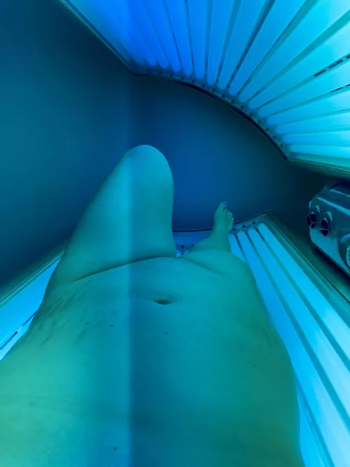 [image] y’all make me feel so hot! Here’s a teaser from the tanning bed! by Hptae256