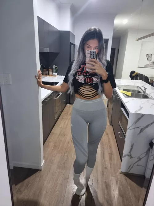 imagine seeing how tight behind me is by pawsfanta