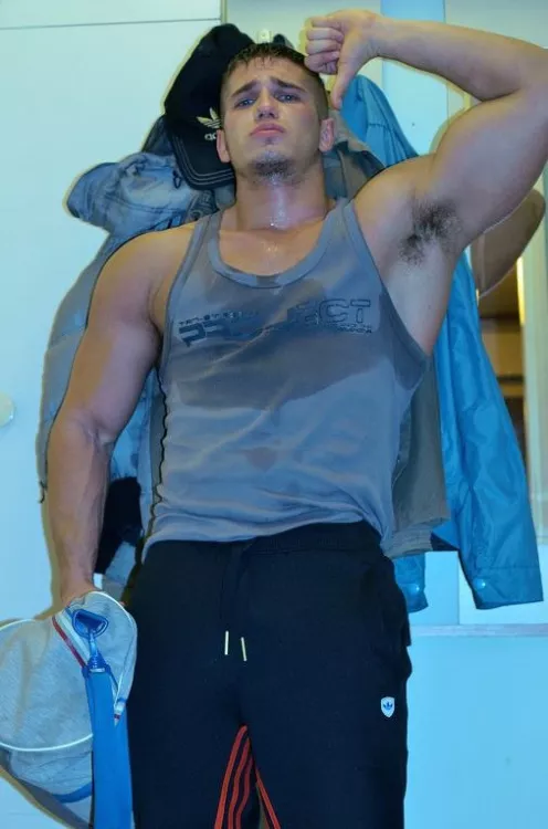 Imagine sniffing his sexy armpits posted by HenryCavillsBigTits