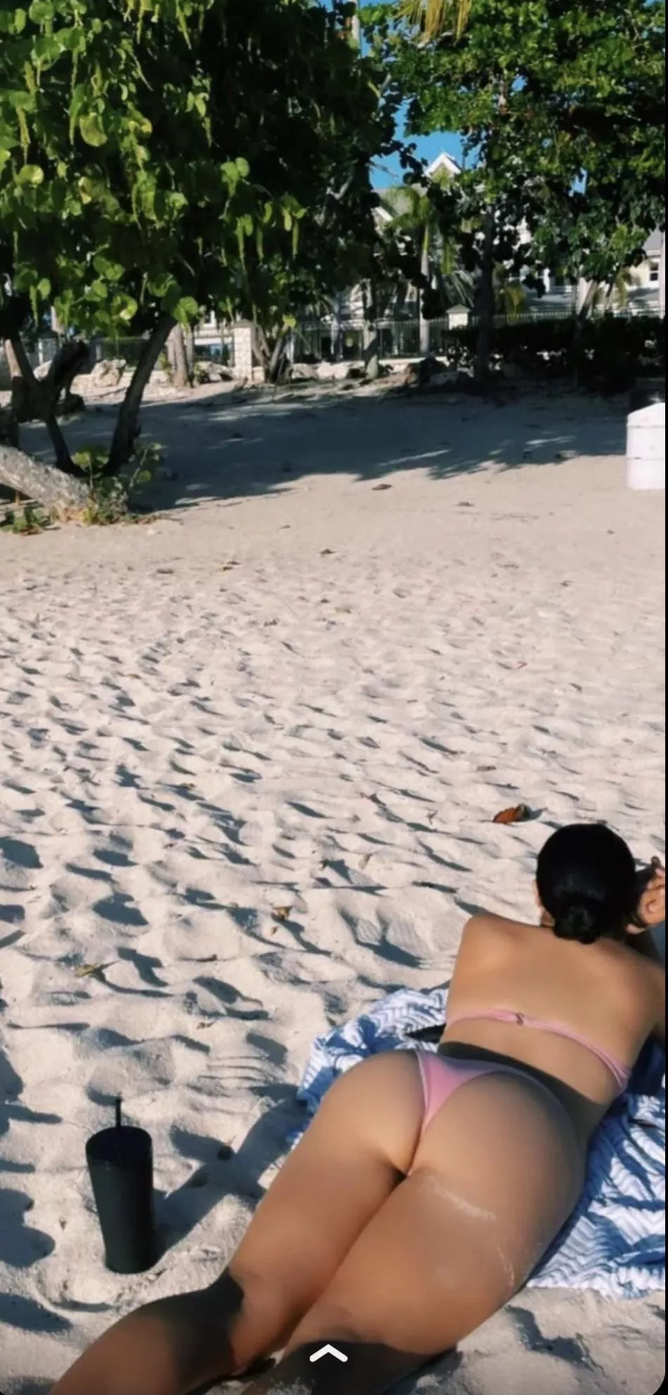 Imagine walking on the beach and u see this posted by Winallthetimelol