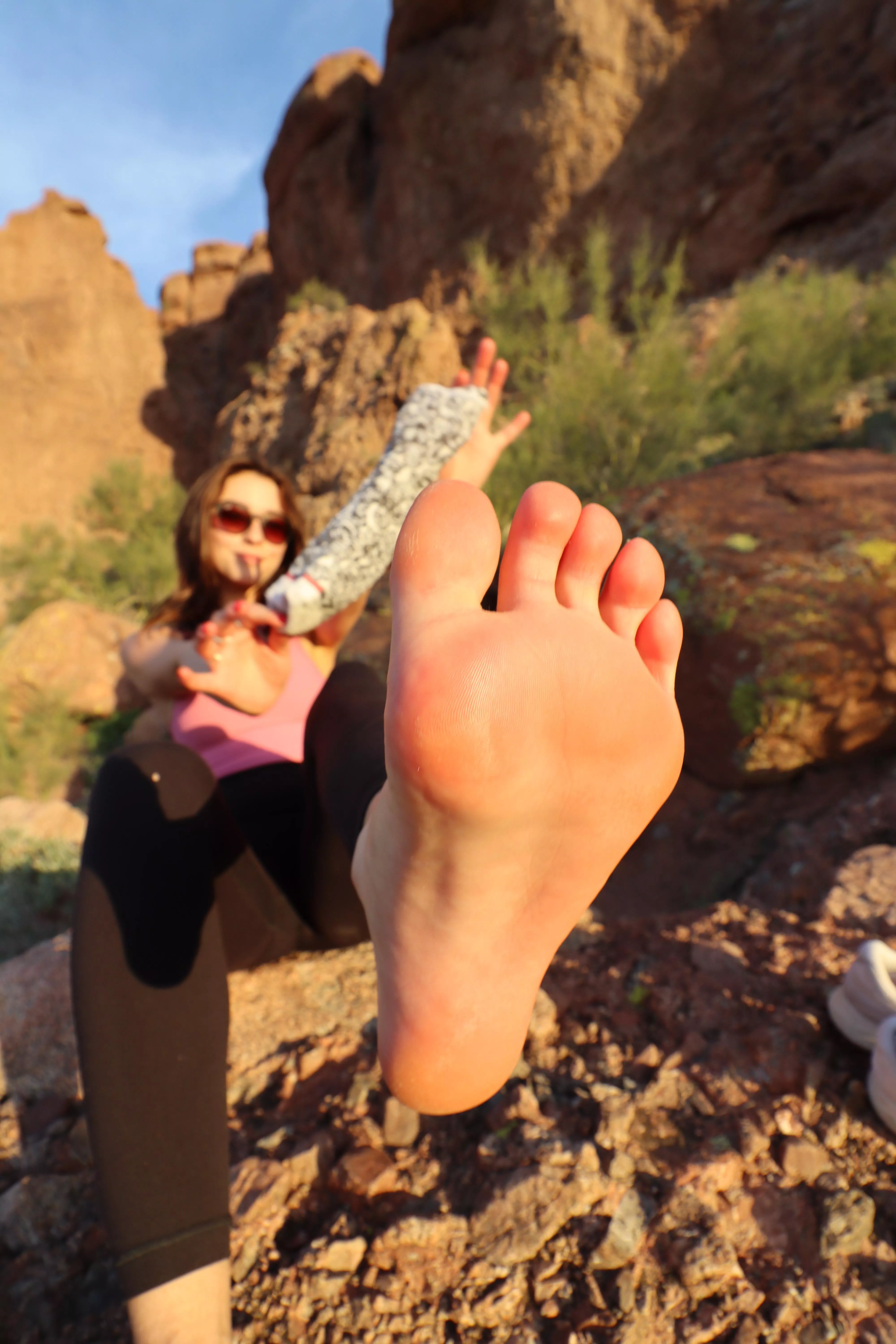 Imagine we take a quick break from our hike. But instead of getting water I make you worship my stinky, sweaty feet 🤪 posted by petiteFeet69420